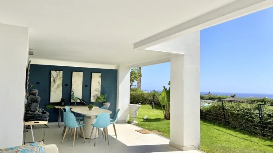 Apartamento de 3 dormitorios en Estepona, Spain No. 944 № 20