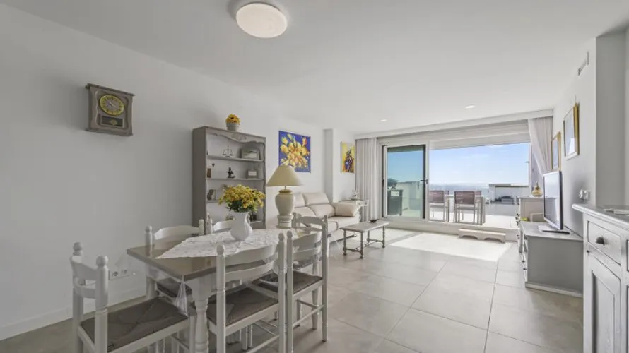 Apartamento de 2 dormitorios en Benalmádena, Spain No. 721 № 18