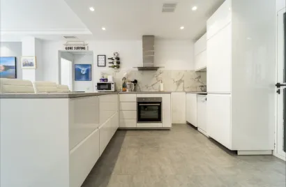 Apartamento de 2 dormitorios en Fuengirola, Spain No. 612