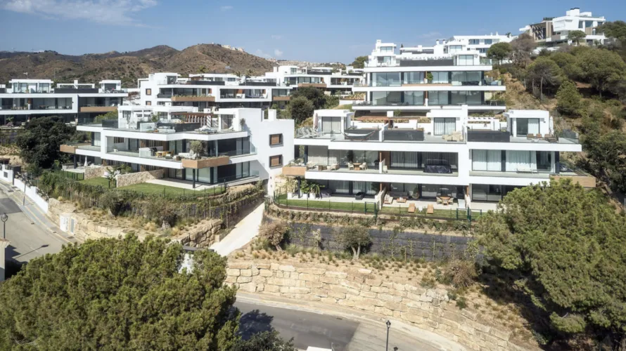 Apartamento de 3 dormitorios en Marbella, Spain No. 657 № 4