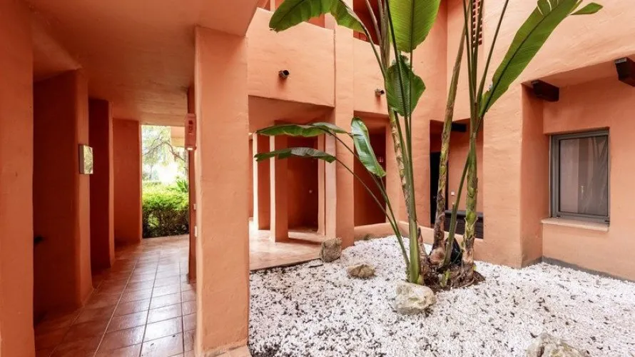Apartamento de 2 dormitorios en Estepona, Spain No. 468 № 19