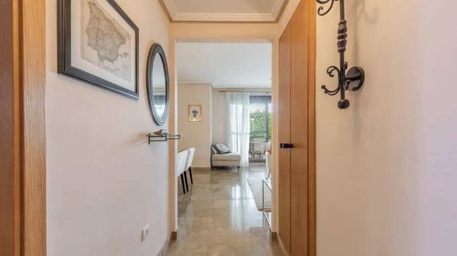 Apartamento de 2 dormitorios en Estepona, Spain No. 639 № 16