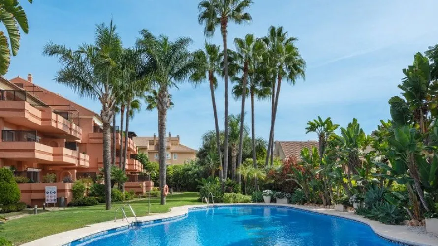 Apartamento de 3 dormitorios en Marbella, Spain No. 364 № 12