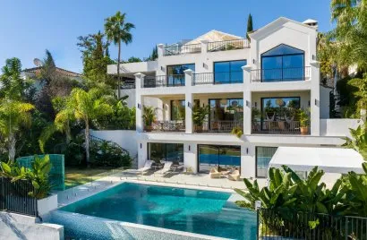 Villa de 5 dormitorios en Marbella, Spain No. 318