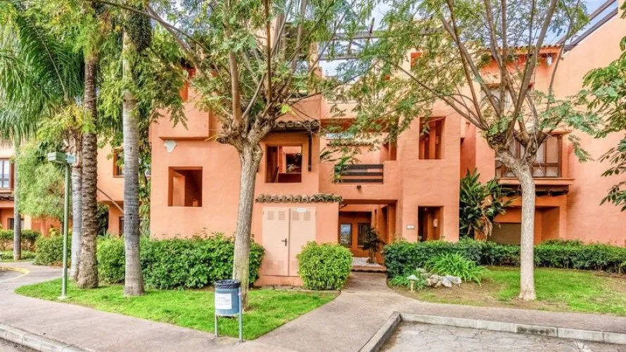 Apartamento de 2 dormitorios en Estepona, Spain No. 468 № 7