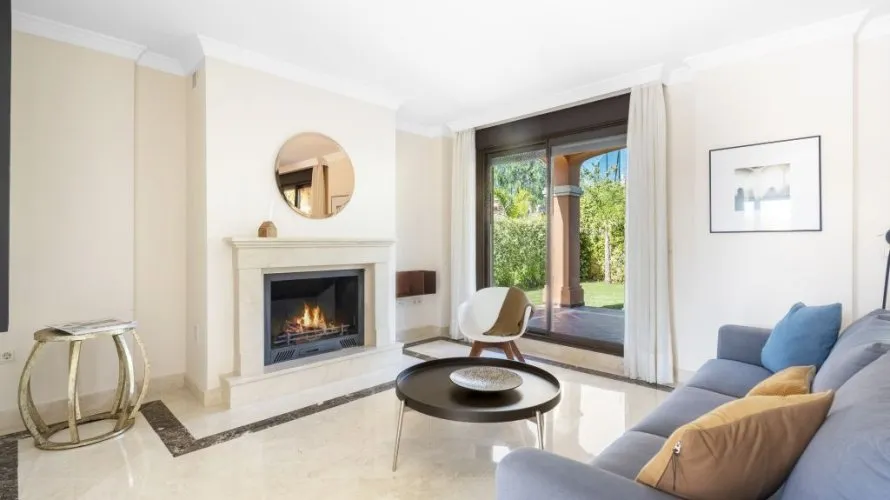 Villa de 4 dormitorios en Estepona, Spain No. 187 № 10