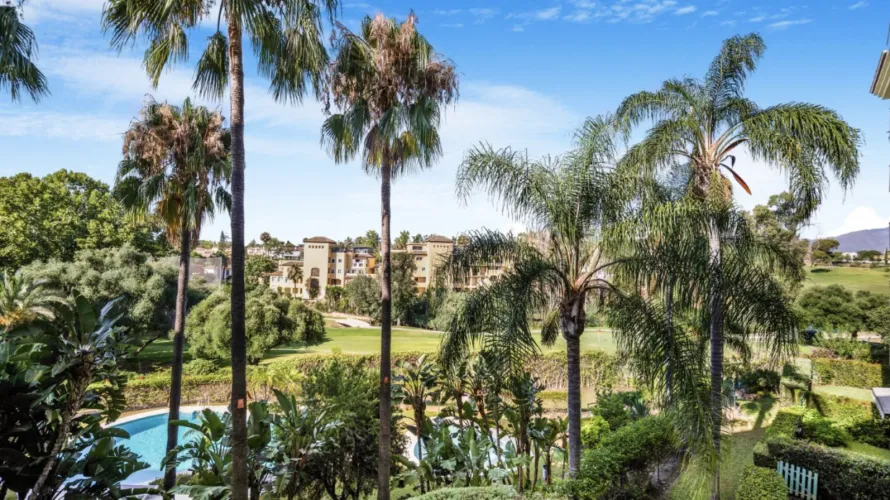 Apartamento de 2 dormitorios en Cortes (San Pedro De Alcantara), Spain No. 661 № 9