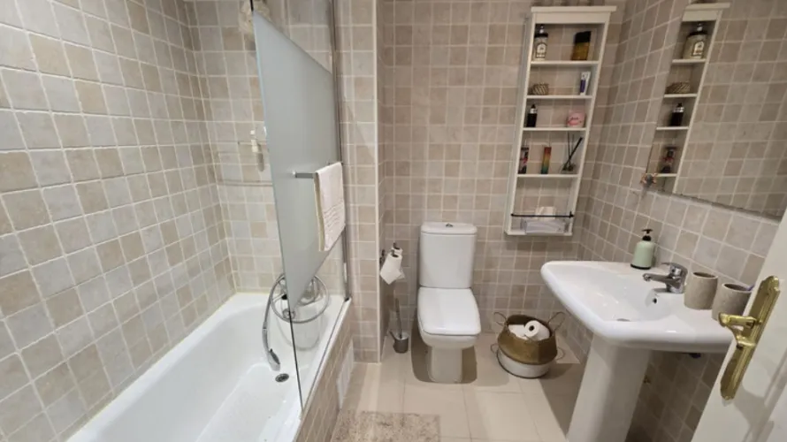 Apartamento de 2 dormitorios en Marbella, Spain No. 973 № 17