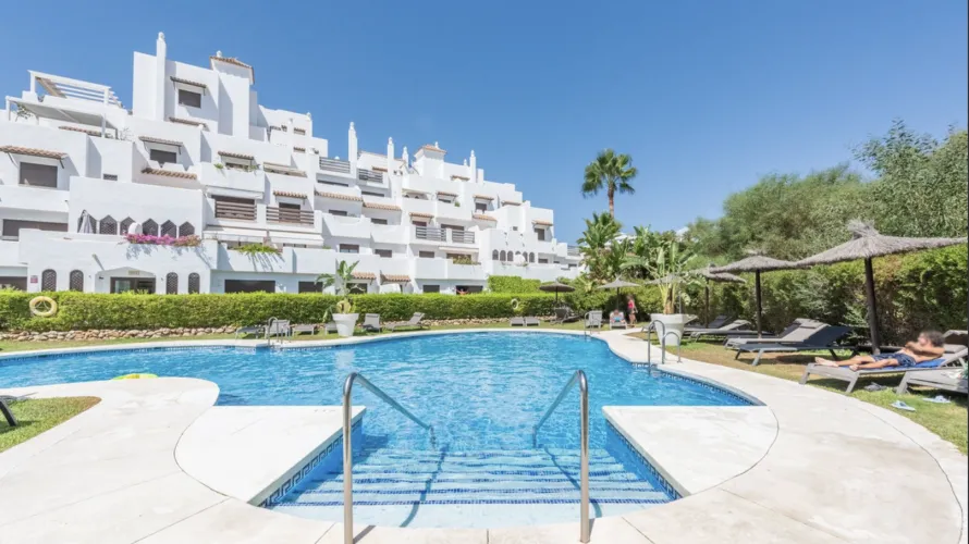 Apartamento de 2 dormitorios en Estepona, Spain No. 639 № 20
