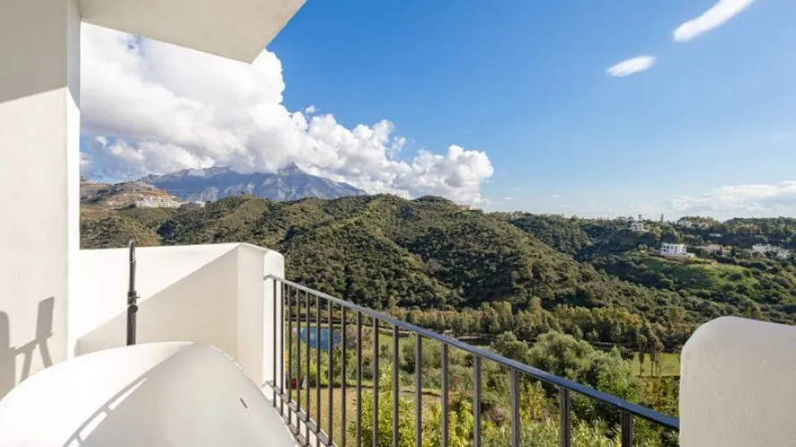 Apartamento de 3 dormitorios en Benahavís, Spain No. 766 № 8