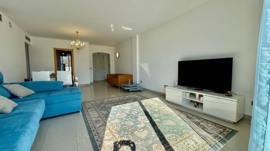 Apartamento de 2 dormitorios en Cortes (San Pedro De Alcantara), Spain No. 654 № 10