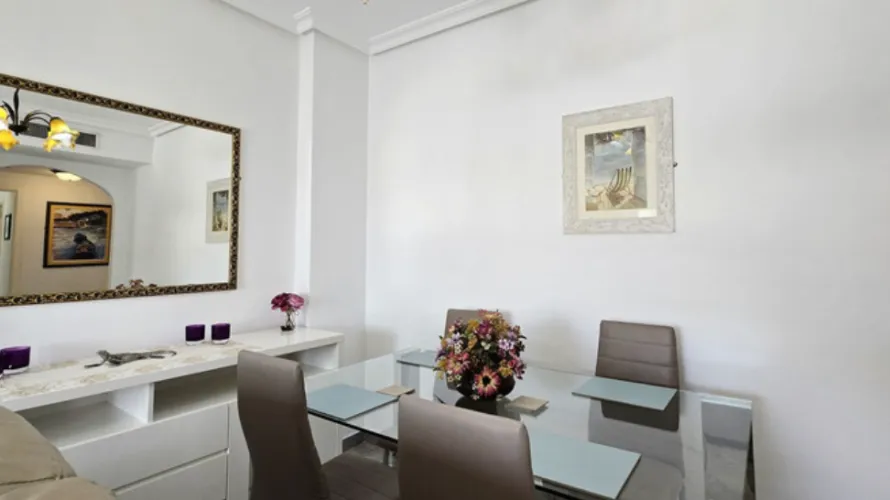 Apartamento de 2 dormitorios en Marbella, Spain No. 1075 № 1