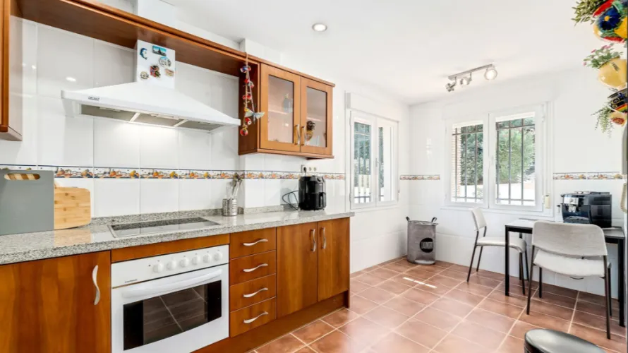 Villa de 5 dormitorios en Mijas Costa, Spain No. 993 № 16