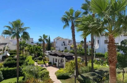 Apartamento de 2 dormitorios en Estepona, Spain No. 603