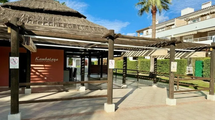Apartamento de 2 dormitorios en Estepona, Spain No. 587 № 2