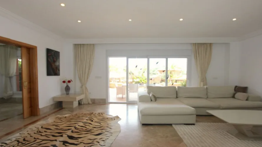 Villa de 6 dormitorios en Marbella, Spain No. 537 № 27