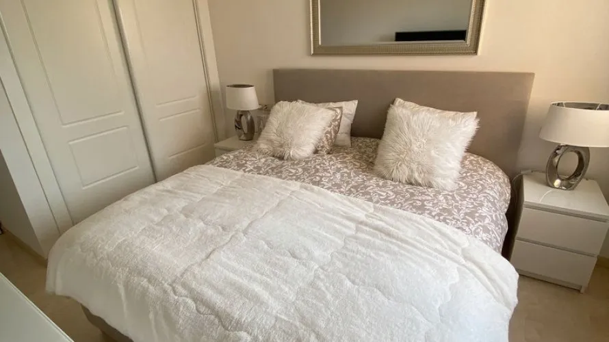 Apartamento de 2 dormitorios en Marbella, Spain No. 834 № 1