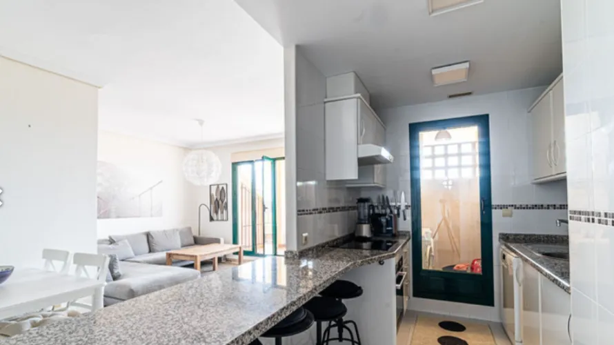 Apartamento de 2 dormitorios en Benalmádena, Spain No. 1039 № 5