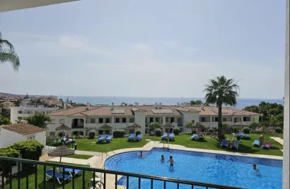Apartamento de 2 dormitorios en Mijas Costa, Spain No. 1010