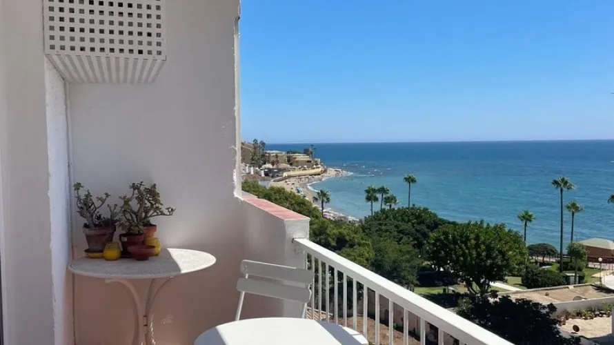 Apartamento de 2 dormitorios en Mijas Costa, Spain No. 768 № 2
