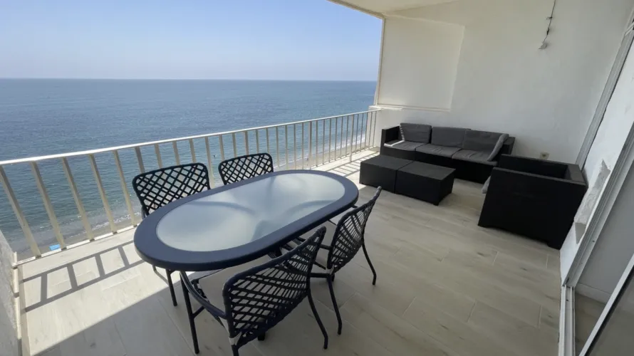 Apartamento de 2 dormitorios en Estepona, Spain No. 669