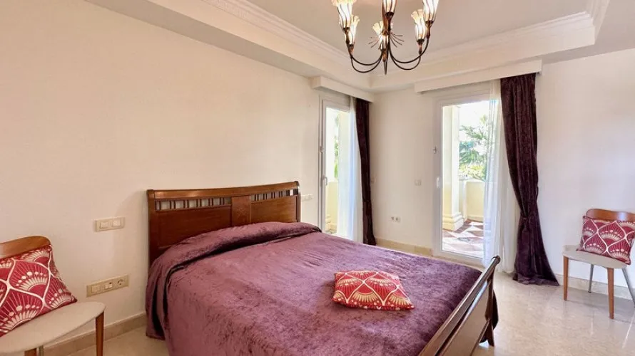 Apartamento de 2 dormitorios en Casares, Spain No. 381 № 3