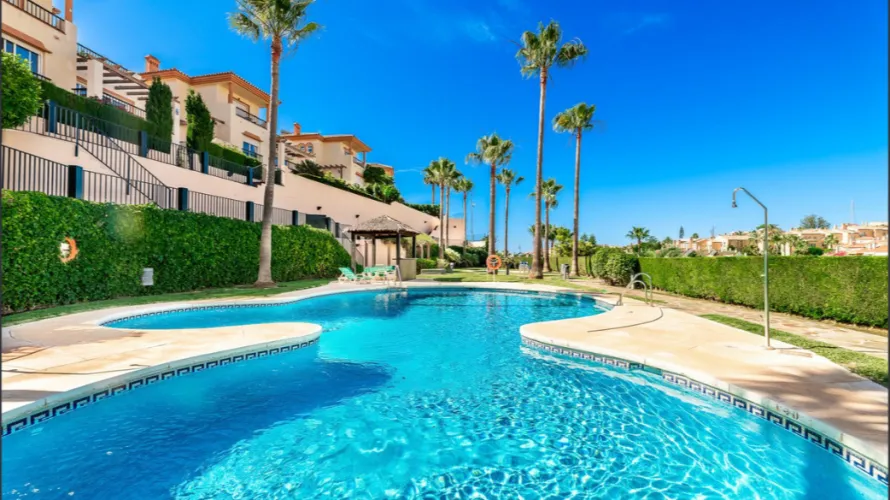Villa de 5 dormitorios en Mijas Costa, Spain No. 993