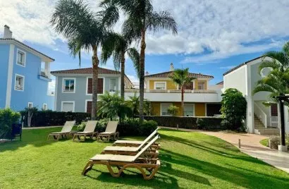 Apartamento de 2 dormitorios en Estepona, Spain No. 587