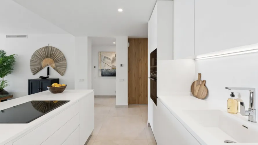 Apartamento de 3 dormitorios en Marbella, Spain No. 718 № 17