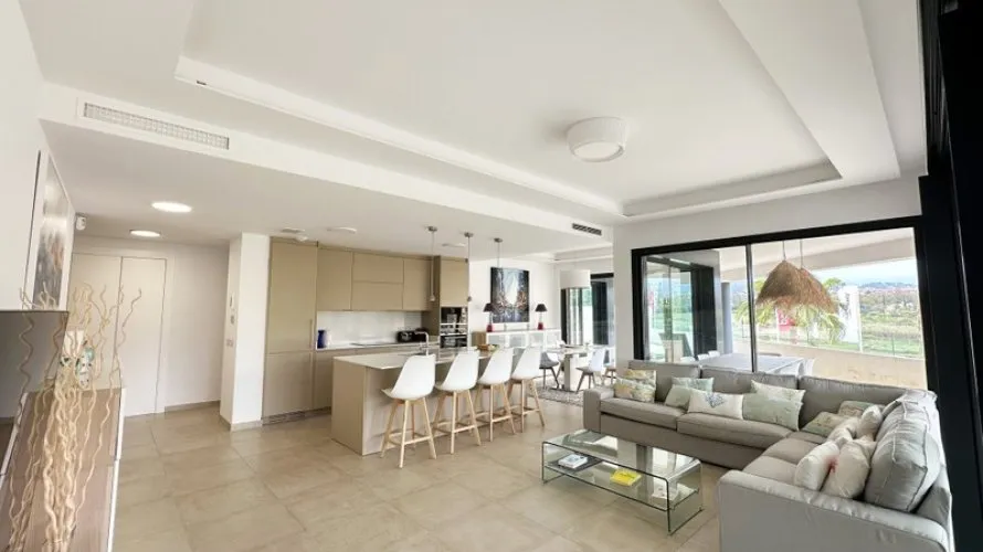 Apartamento de 3 dormitorios en Estepona, Spain No. 941 № 5