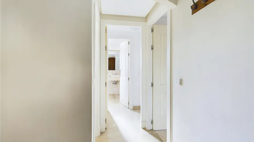 Apartamento de 2 dormitorios en Estepona, Spain No. 611