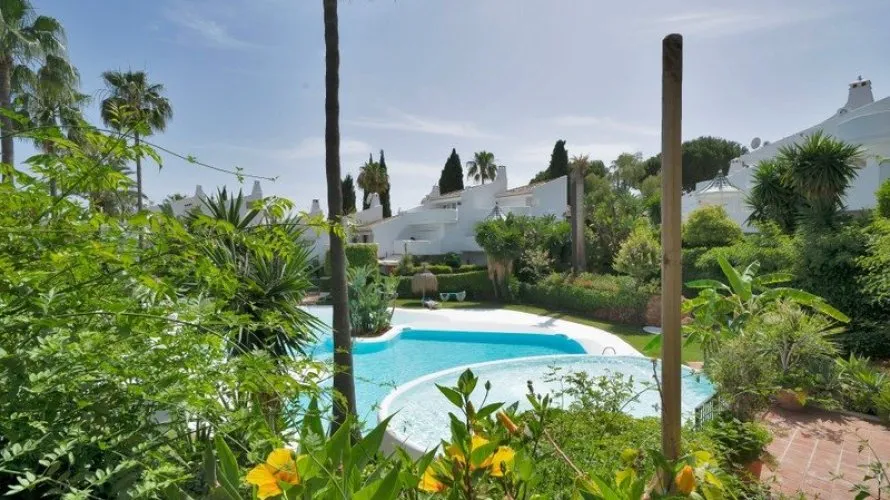 Casa adosada de 4 dormitorios en Marbella, Spain No. 971 № 23