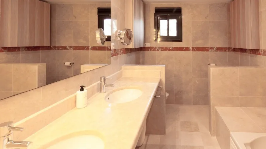 Apartamento de 3 dormitorios en Marbella, Spain No. 301 № 14