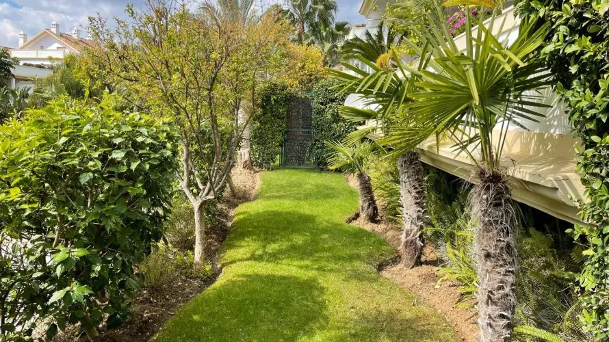 Apartamento de 2 dormitorios en Marbella, Spain No. 342 № 8