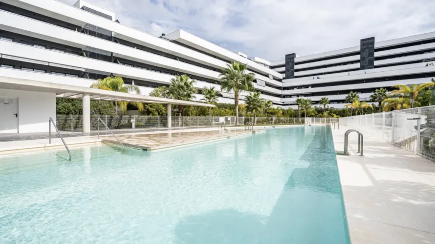 Apartamento de 2 dormitorios en Estepona, Spain No. 715 № 14
