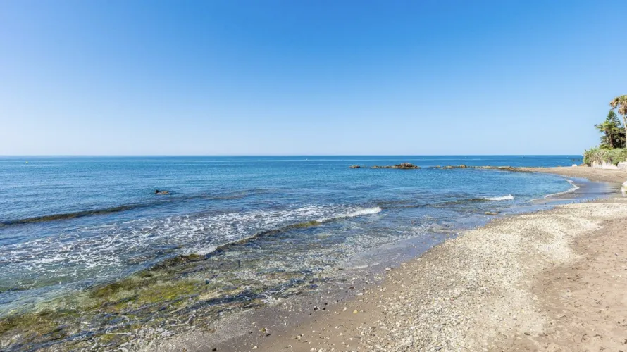 Apartamento de 2 dormitorios en Mijas Costa, Spain No. 651 № 5
