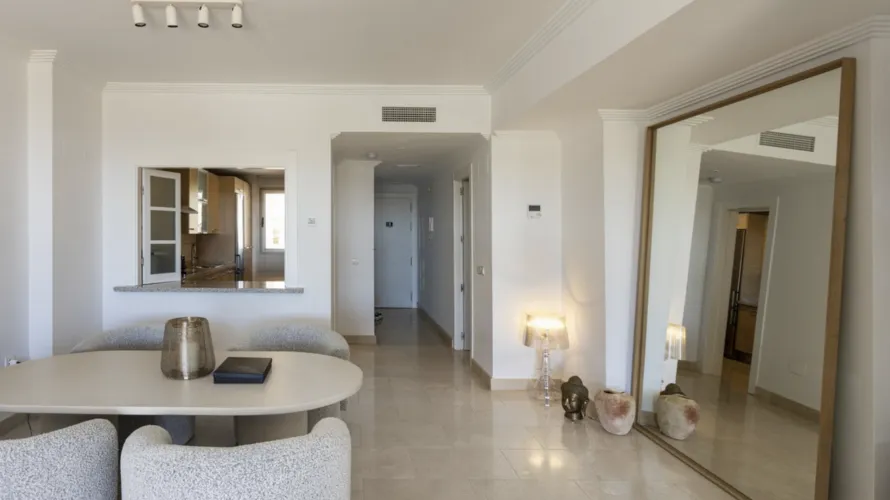 Apartamento de 2 dormitorios en Benahavís, Spain No. 730 № 2