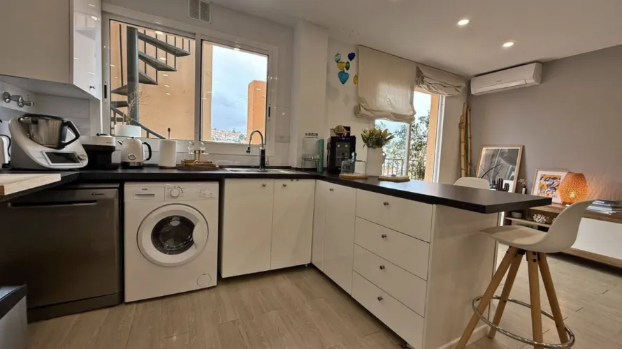 Dúplex de 2 dormitorios en Fuengirola, Spain No. 845 № 4