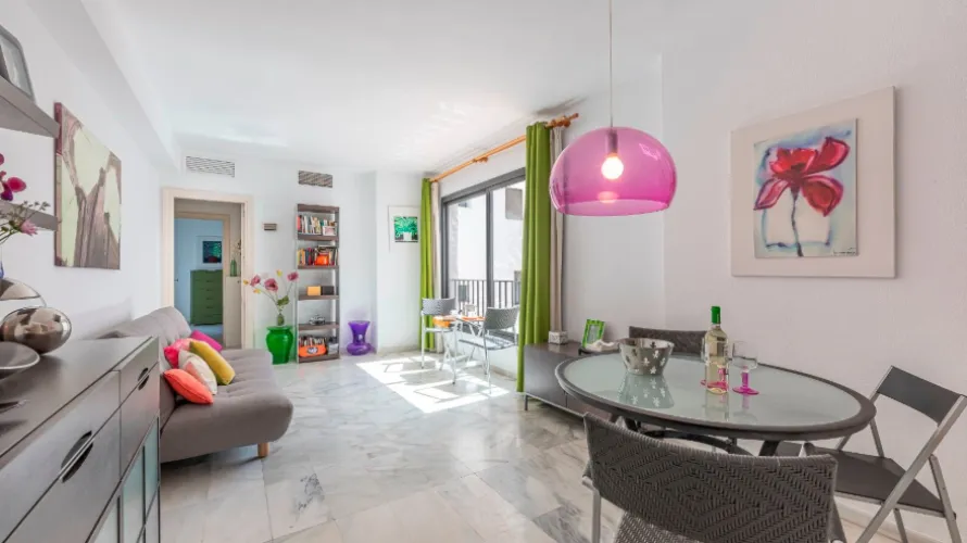 Apartamento de 1 dormitorio en Marbella, Spain No. 691 № 2