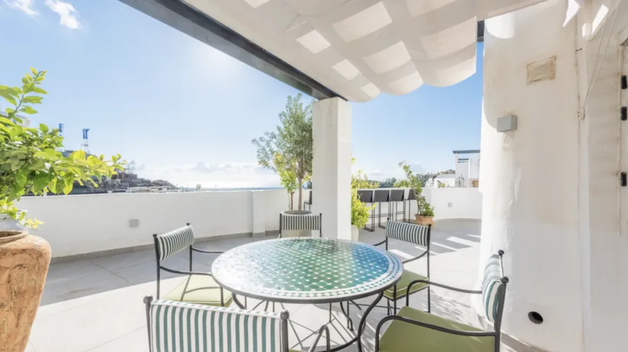 Apartamento de 2 dormitorios en Benahavís, Spain No. 717 № 3