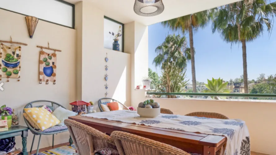 Apartamento de 2 dormitorios en Cortes (San Pedro De Alcantara), Spain No. 1071 № 5