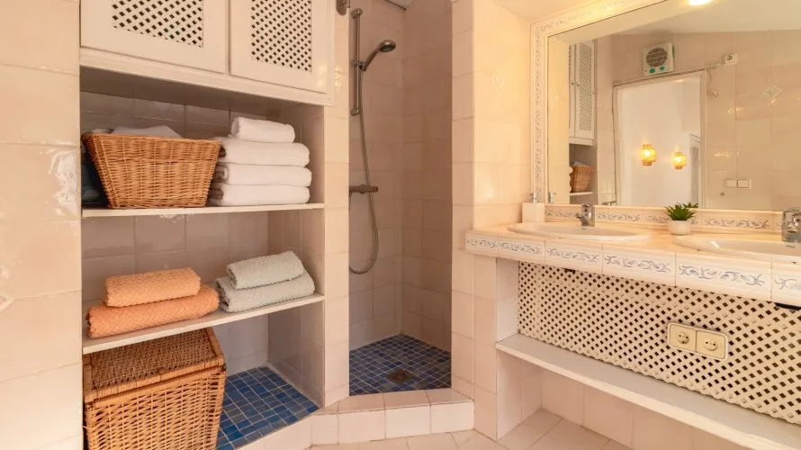 Villa de 5 dormitorios en Estepona, Spain No. 294 № 22