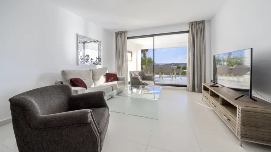 Apartamento de 2 dormitorios en Estepona, Spain No. 662 № 7