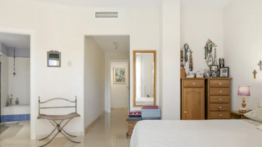 Apartamento de 2 dormitorios en Cortes (San Pedro De Alcantara), Spain No. 1071 № 12