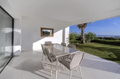 Apartamento de 2 dormitorios en Estepona, Spain No. 662