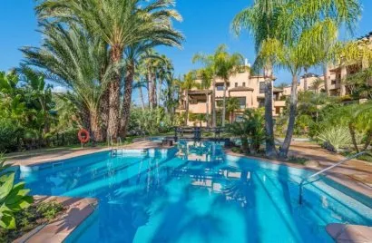 Apartamento de 2 dormitorios en Estepona, Spain No. 659