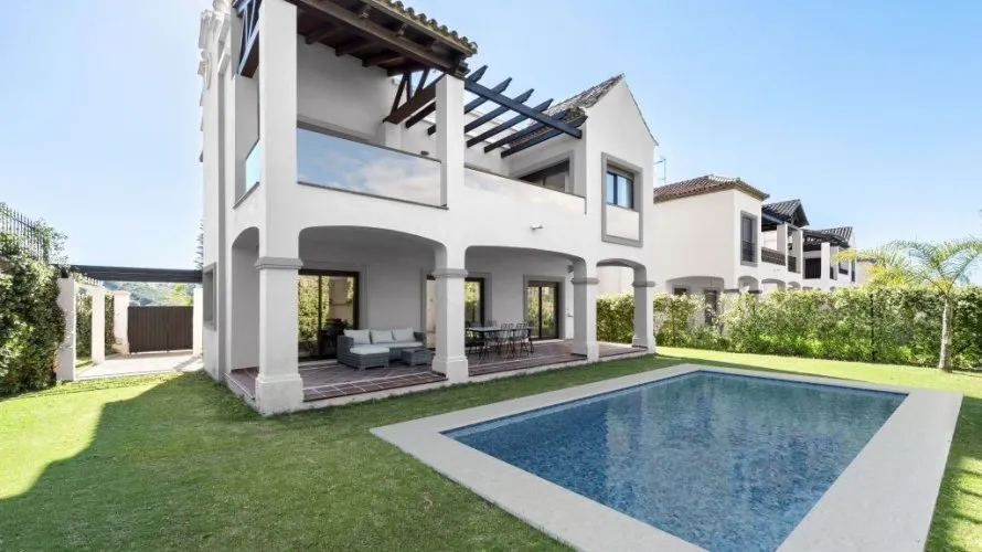 Villa de 4 dormitorios en Estepona, Spain No. 187 № 9