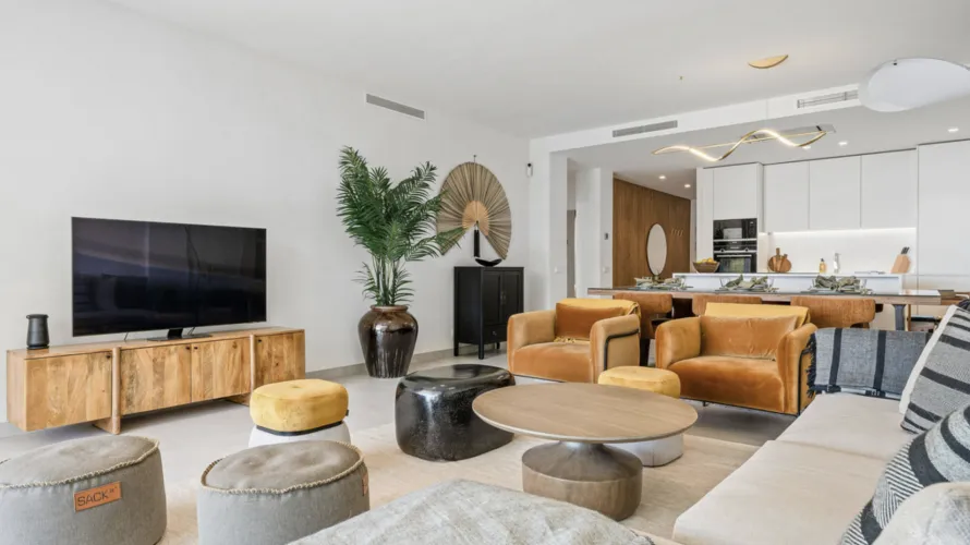 Apartamento de 3 dormitorios en Marbella, Spain No. 718