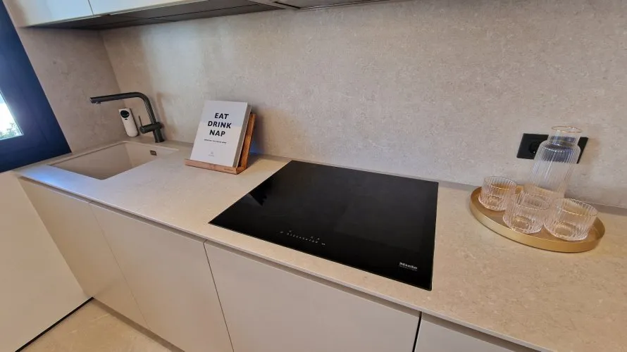 Apartamento de 2 dormitorios en Marbella, Spain No. 692 № 22