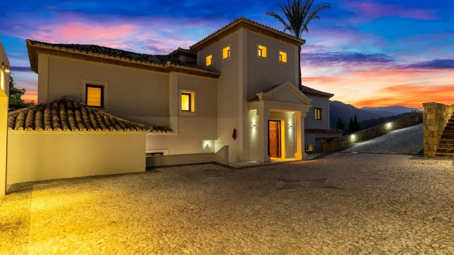 Villa de 6 dormitorios en Benahavís, Spain No. 664 № 3